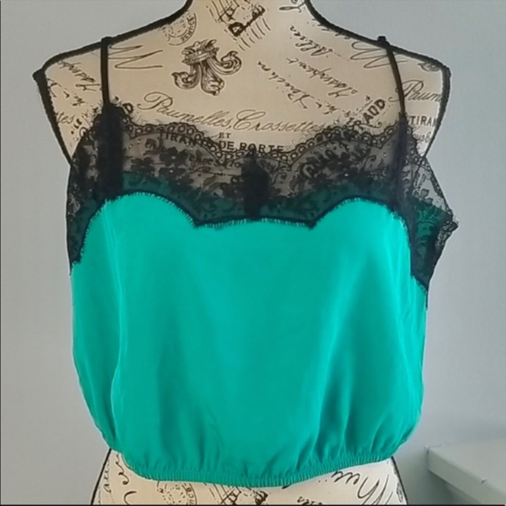 5 for $25🎈Free people lace trim crop cami